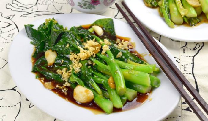 Broccoli oyster lan gai steamed yum recipetineats mein chow pouring