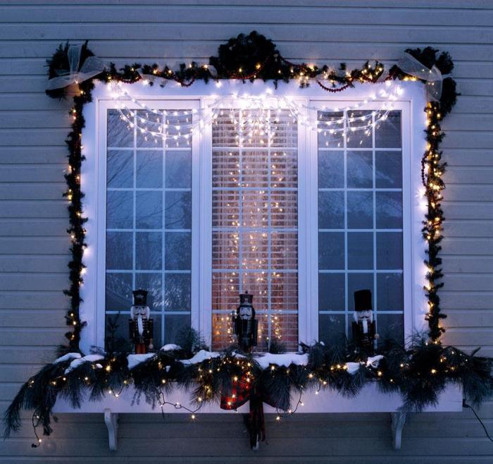 How to decorate a window for christmas