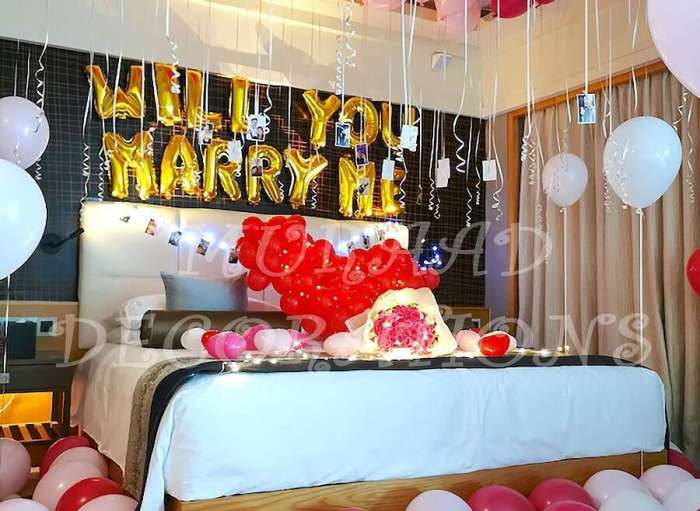 How to decorate a hotel room for anniversary