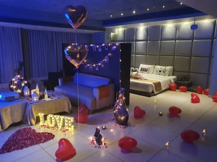 How to decorate a hotel room for anniversary