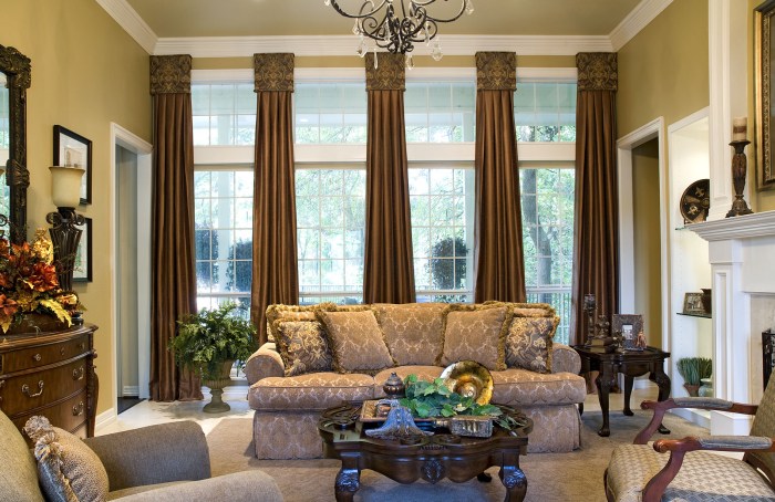 How to decorate short windows for family room