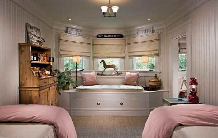 How to decorate a bay window in bedroom