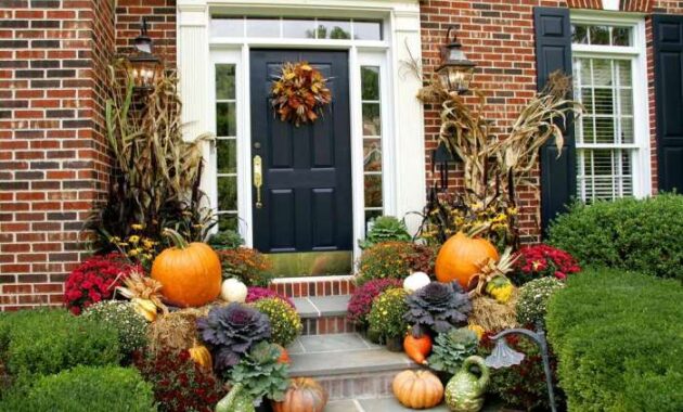 When should I start decorating for fall? Get the timing right!