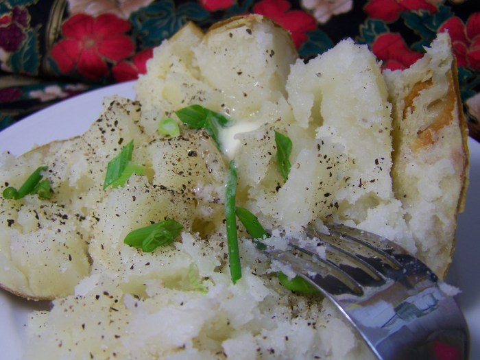 How to cook restaurant style baked potatoes